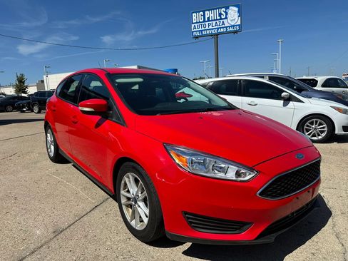 Used 2016 Ford Focus SE FWD image 1