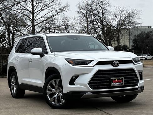 Used 2024 Toyota Grand Highlander AWD Hybrid image 2