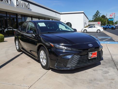 Used 2025 Toyota Camry LE FWD image 2