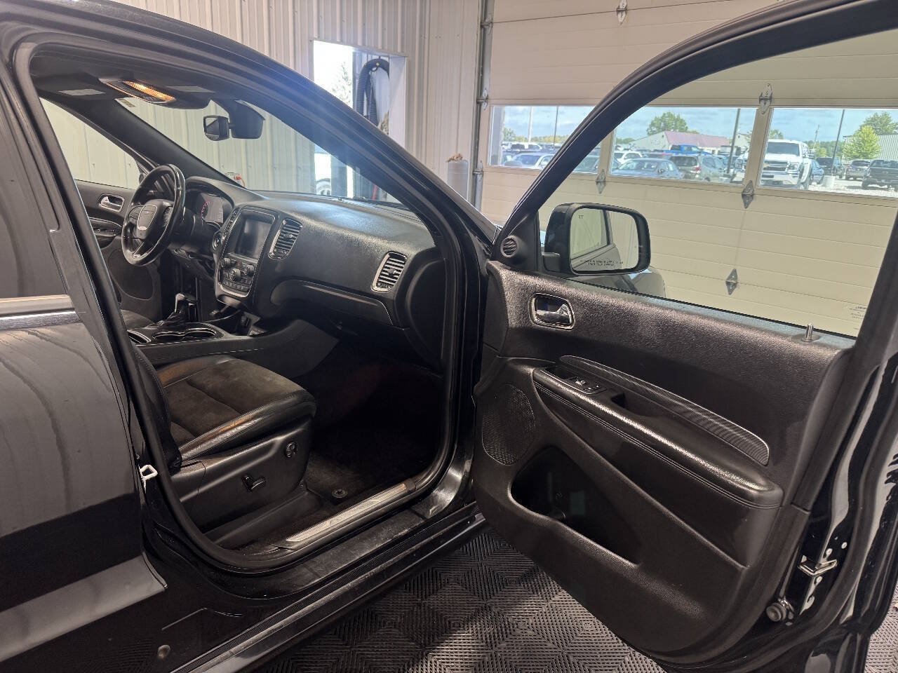 Used 2018 Dodge Durango GT w/ Blacktop Package AWD/4WD image 19