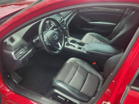 Used 2018 Honda Accord Sport image 14