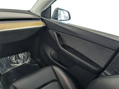 Used 2020 Tesla Model Y Long Range image 36