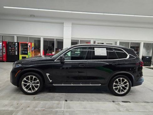 Used 2025 BMW X5 xDrive40i AWD/4WD image 3