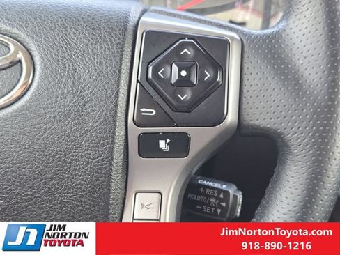 Used 2020 Toyota 4Runner SR5 Premium w/ Moonroof Package AWD/4WD image 31