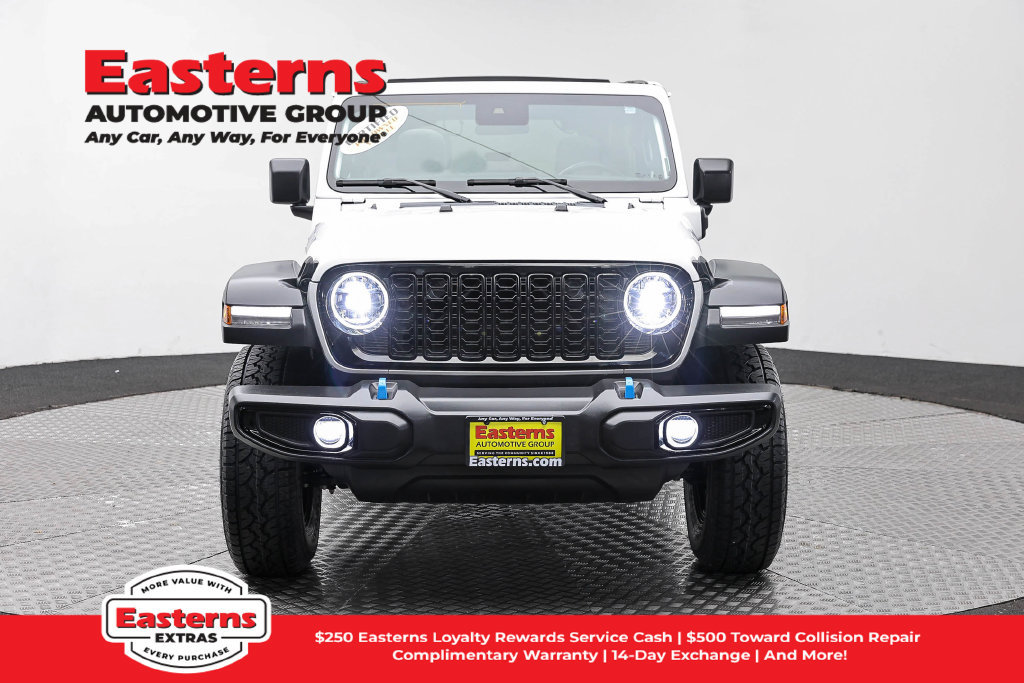 Used 2024 Jeep Wrangler Unlimited AWD/4WD image 3