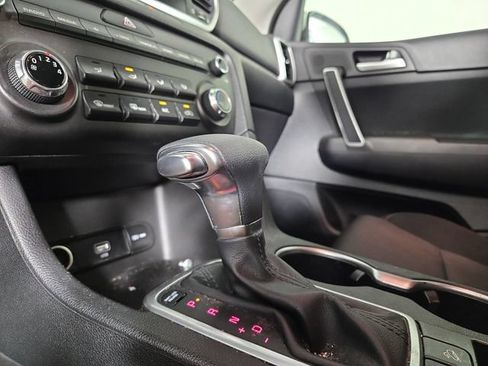 Used 2020 Kia Sportage LX FWD image 21