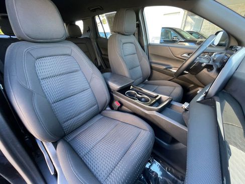 Used 2025 Chevrolet Equinox LT image 36