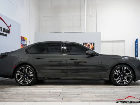 Used 2023 BMW 760i xDrive w/ Executive Package AWD/4WD image 29