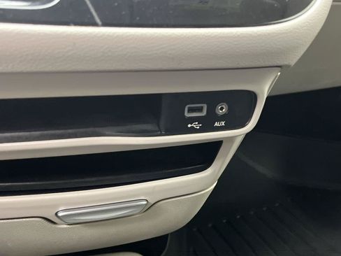 Used 2017 Chrysler Pacifica Touring FWD image 22