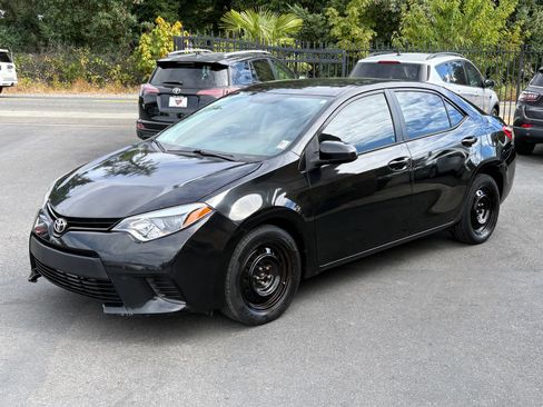 Used 2016 Toyota Corolla LE FWD image 3