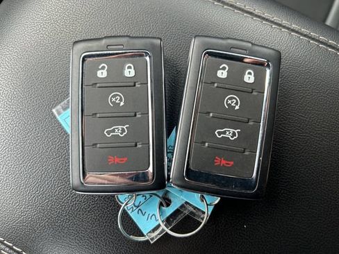 Used 2025 Jeep Grand Cherokee Limited w/ Luxury Tech Group II AWD/4WD image 34