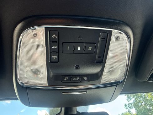 Used 2015 Jeep Grand Cherokee Limited AWD/4WD image 25
