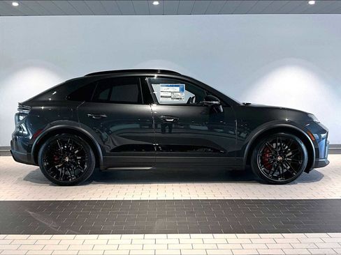 New 2026 Porsche Macan GTS Electric image 8