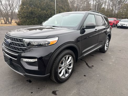 Used 2021 Ford Explorer XLT w/ Equipment Group 202A image 7