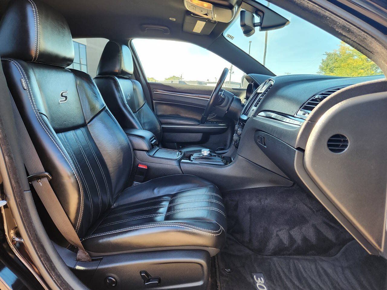 Used 2017 Chrysler 300 S AWD/4WD image 15