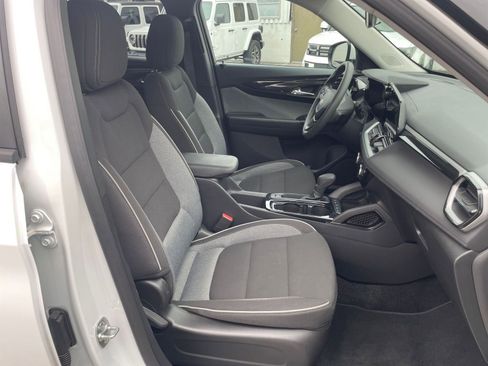 Used 2025 Chevrolet TrailBlazer LT image 34