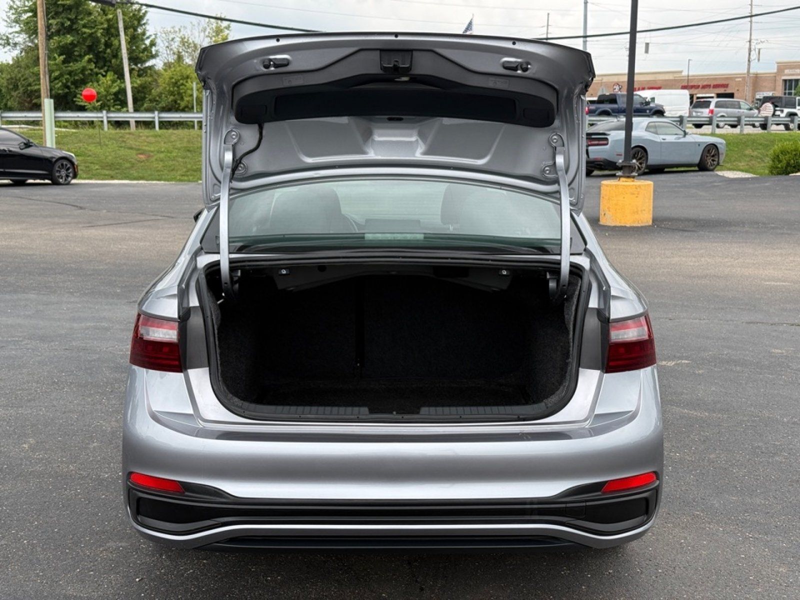 Used 2025 Volkswagen Jetta Sport FWD image 37