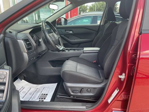 Used 2025 Nissan Rogue SV FWD image 8