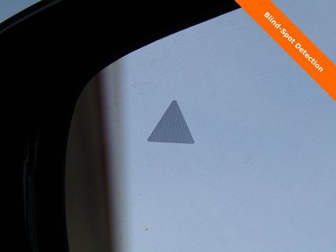 Used 2024 Chrysler Pacifica Select image 8