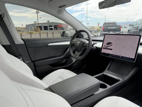 Used 2021 Tesla Model 3 Standard Range Plus RWD image 9