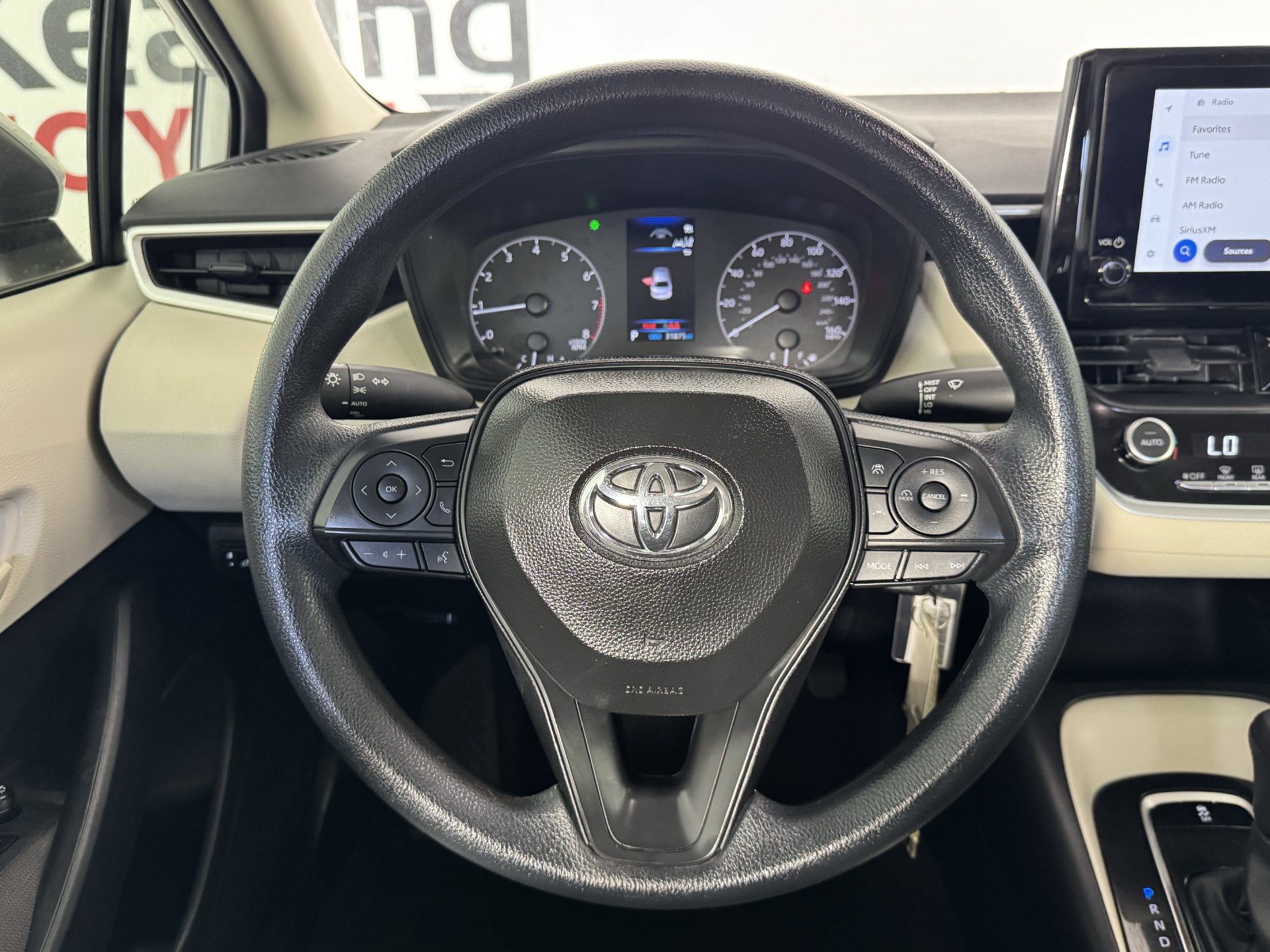 Used 2025 Toyota Corolla LE FWD image 28