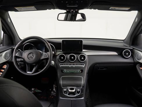 Used 2019 Mercedes-Benz GLC 300 4MATIC image 9