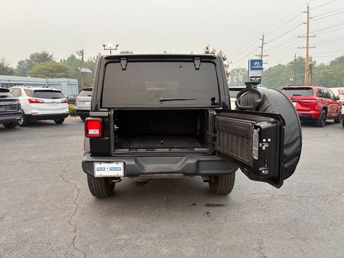 Used 2022 Jeep Wrangler Unlimited Sport w/ Sun And Sound Package AWD/4WD image 11