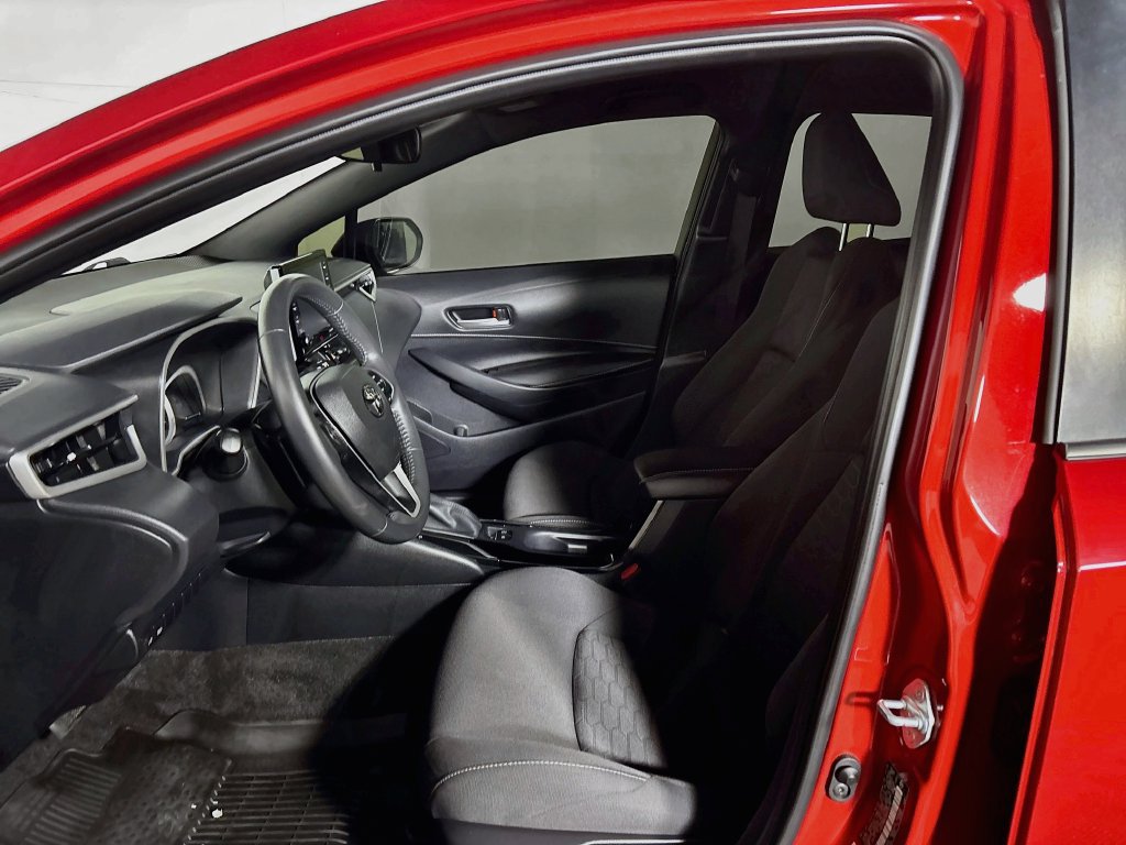 Used 2021 Toyota Corolla SE w/ Special Edition FWD image 11