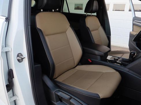 Used 2022 Volkswagen Atlas Cross Sport SE image 16