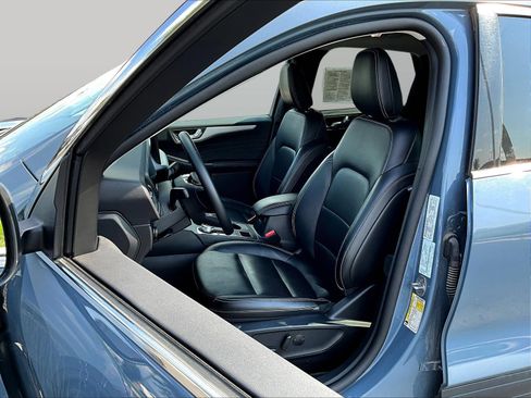 Used 2025 Ford Escape Platinum AWD/4WD image 24