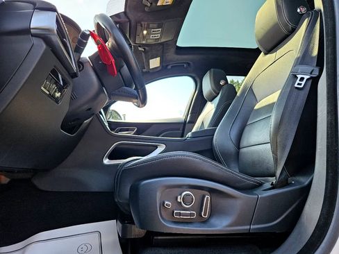 Used 2019 Jaguar F-PACE R-Sport image 15