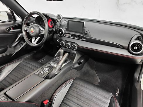 Used 2018 FIAT 124 Spider Abarth w/ Convenience Group image 17