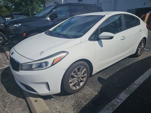 Used 2017 Kia Forte LX FWD image 10