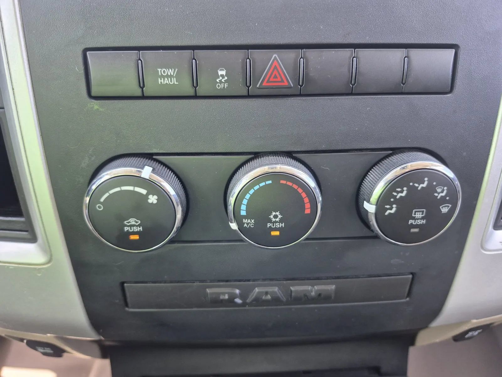 Used 2012 RAM 1500 Classic SLT RWD image 24