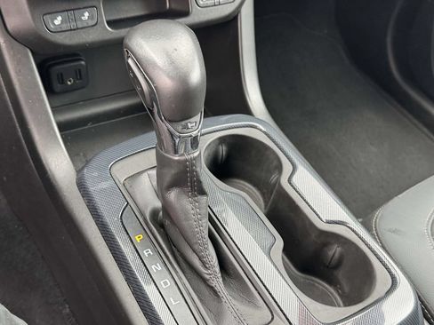 Used 2022 Chevrolet Colorado Z71 AWD/4WD image 32