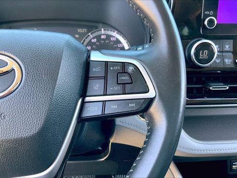 Used 2023 Toyota Highlander LE image 24