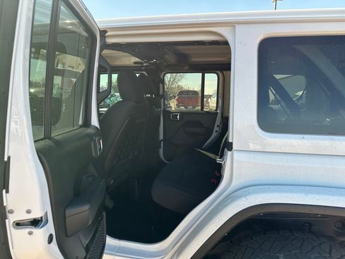 Used 2022 Jeep Wrangler Unlimited Rubicon w/ Cold Weather Group image 20