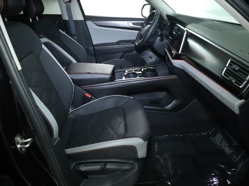 Certified 2024 Volkswagen Atlas Peak Edition SE AWD/4WD image 37