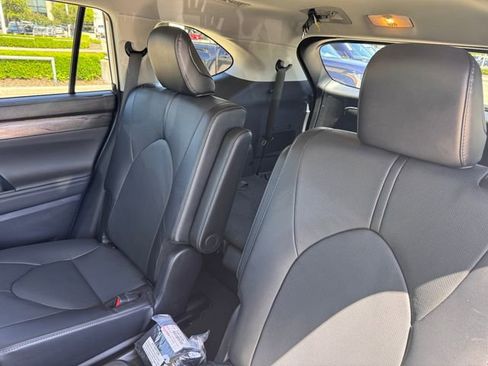 Used 2026 Toyota Highlander Limited image 22