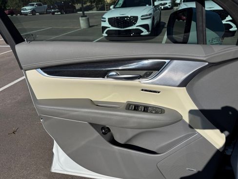 Used 2023 Cadillac XT6 Premium Luxury w/ Technology Package image 13