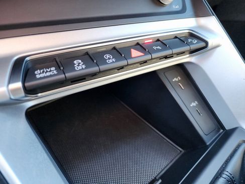 Used 2025 Audi Q3 2.0T Premium image 26