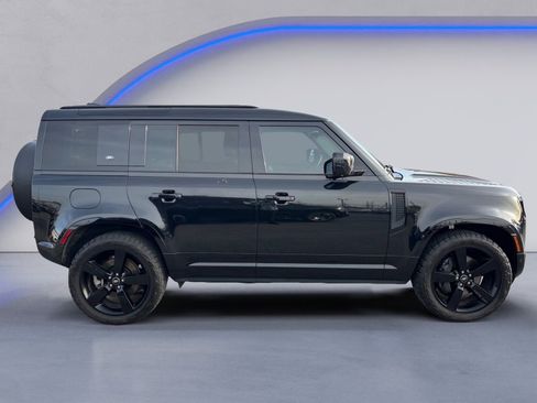 Used 2024 Land Rover Defender 110 X-Dynamic SE AWD/4WD image 12