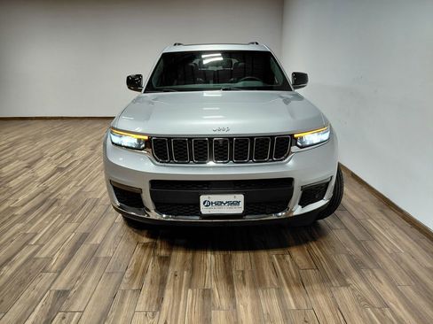 Used 2024 Jeep Grand Cherokee L Limited w/ Luxury Tech Group II image 3
