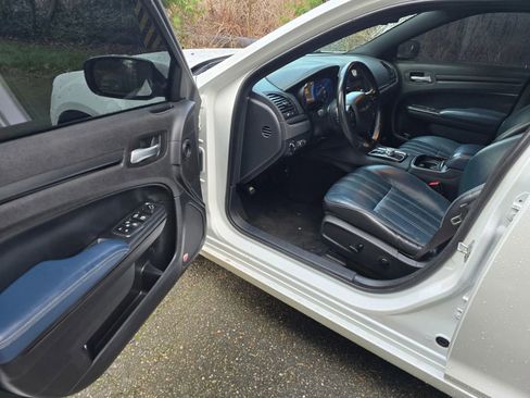 Used 2015 Chrysler 300 S image 19