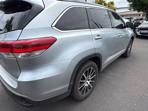 Used 2018 Toyota Highlander FWD V6 image 5