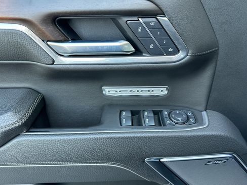 Certified 2025 GMC Sierra 1500 Denali image 11