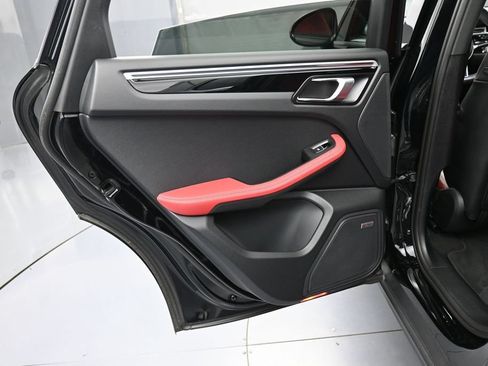 Certified 2020 Porsche Macan AWD/4WD image 23