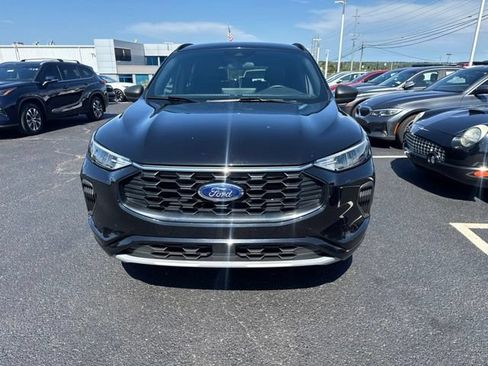 Used 2023 Ford Escape ST-Line w/ Tech Pack #1 AWD/4WD image 2