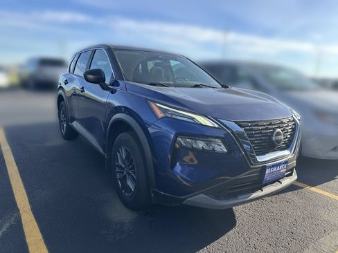 Used 2023 Nissan Rogue S AWD/4WD image 2
