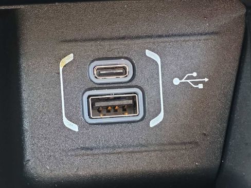 Certified 2025 Jeep Compass Latitude image 29